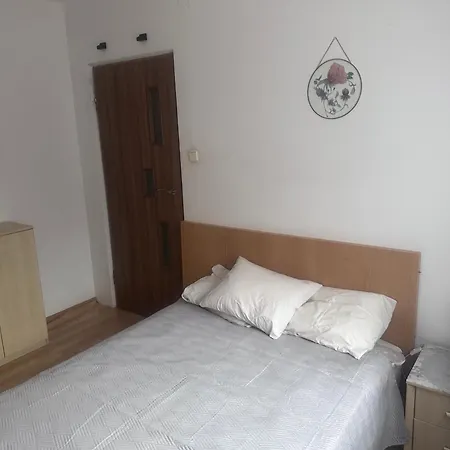 Lejlighed Uroczy Dwa Pokoje,3 Oddzielne Spania,las,skm, Plaza, Parking