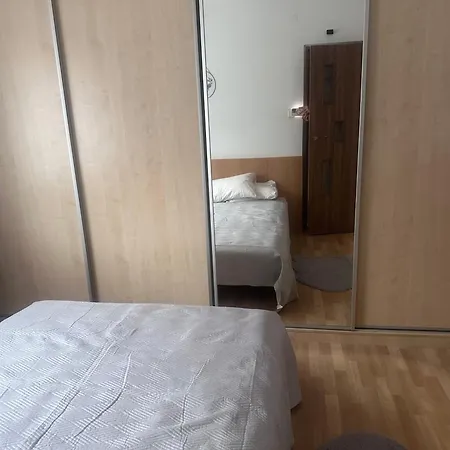 Lejlighed Uroczy Dwa Pokoje,3 Oddzielne Spania,las,skm, Plaza, Parking